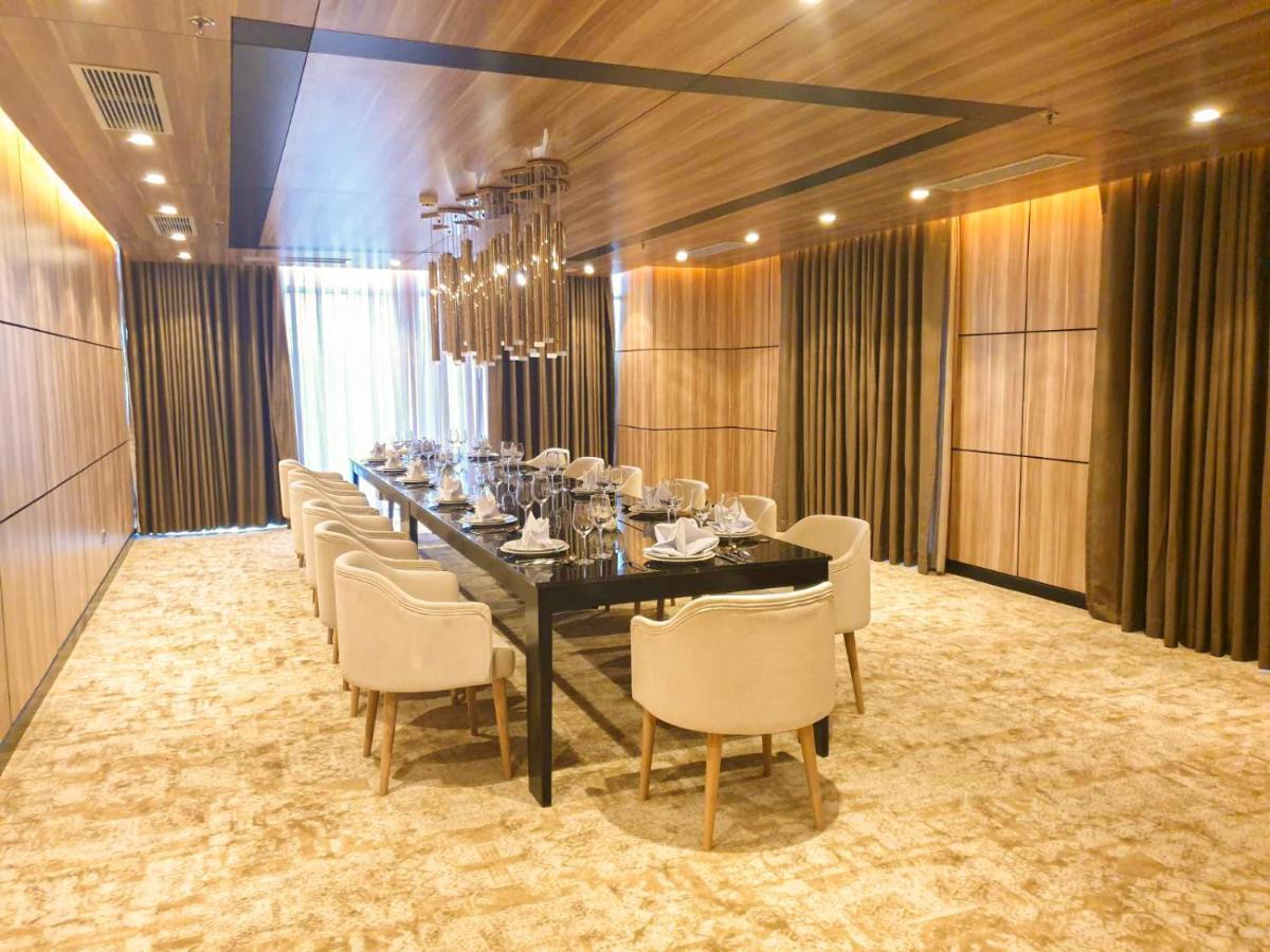 Diamond Stars Ben Tre Hotel Extérieur photo A private dining room at the restaurant