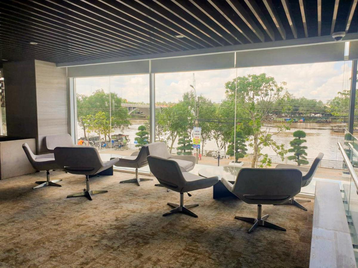 Diamond Stars Ben Tre Hotel Extérieur photo The lounge at the airport