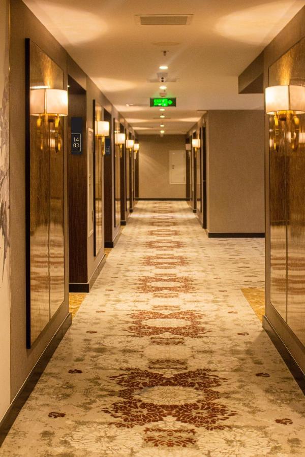 Diamond Stars Ben Tre Hotel Extérieur photo A corridor in a hotel