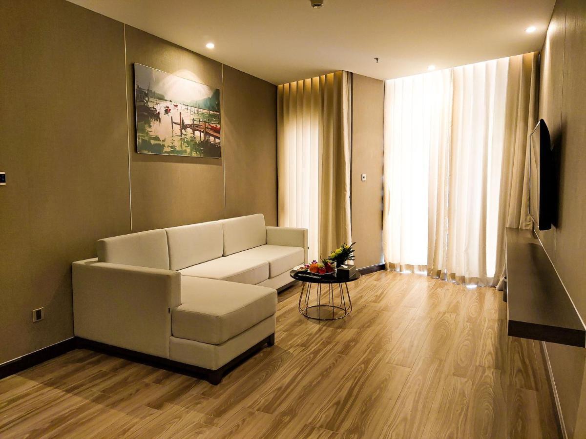 Diamond Stars Ben Tre Hotel Extérieur photo A living room with vinyl flooring