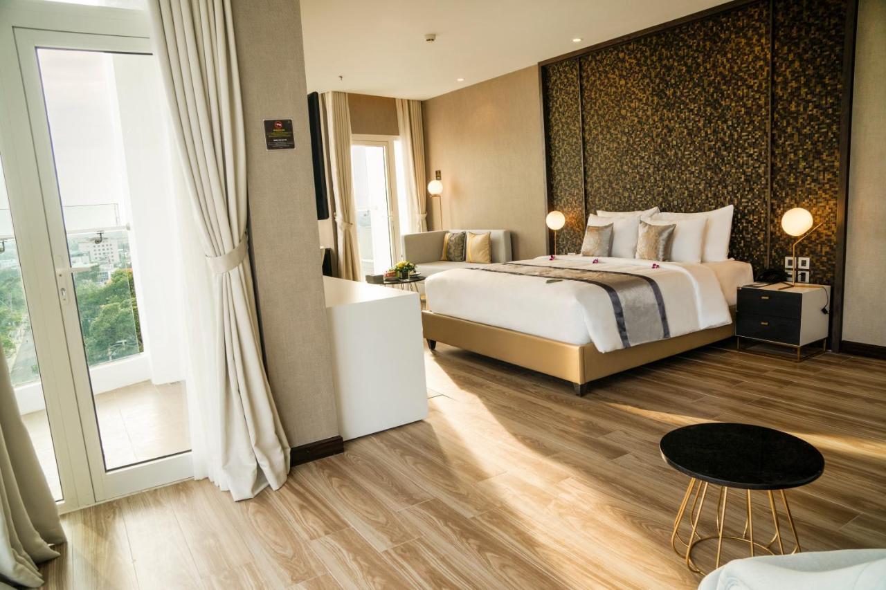 Diamond Stars Ben Tre Hotel Extérieur photo A bedroom at the hotel